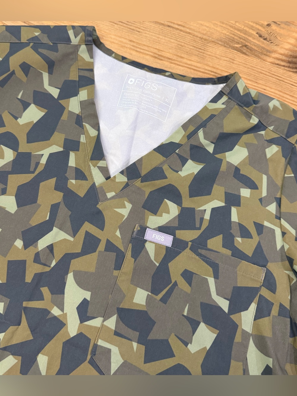 FIGS Catarina FREEx Martini Olive Green Camo Scrub Top - Picture 2 of 4